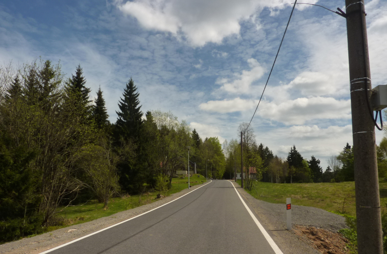 Z Horního Polubného do Kořenova se už jezdí po nové silnici