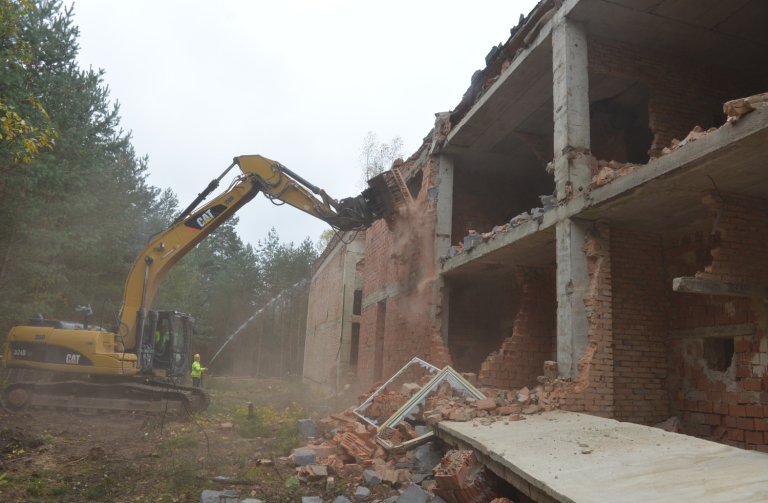Bývalý kulturní dům po sovětské armádě z Ralska definitivně zmizí