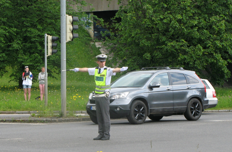 Dopravní policisté soutěžili v řízení provozu na křižovatce 