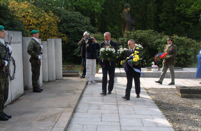 Hejtman uctil památku padlých druhé světové války