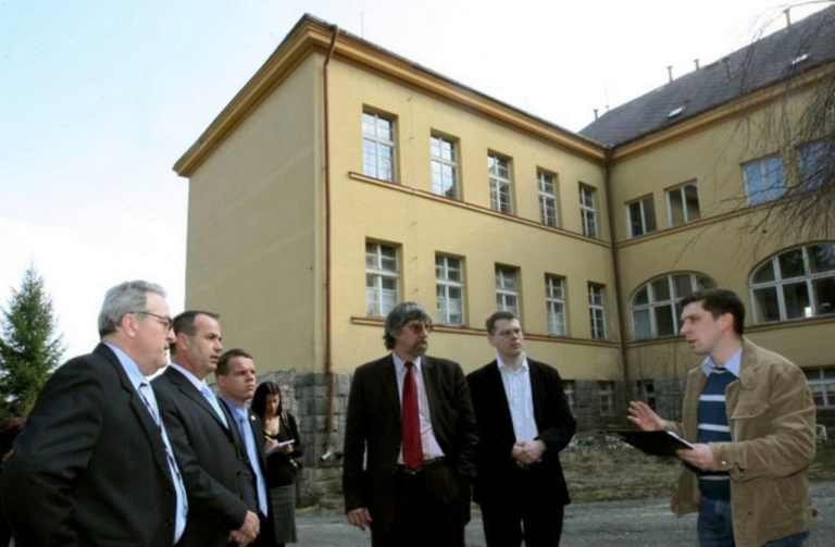 Představitelé kraje hodnotí možnost  přestavby bývalé porodnice v Jablonci n. N. na hospic