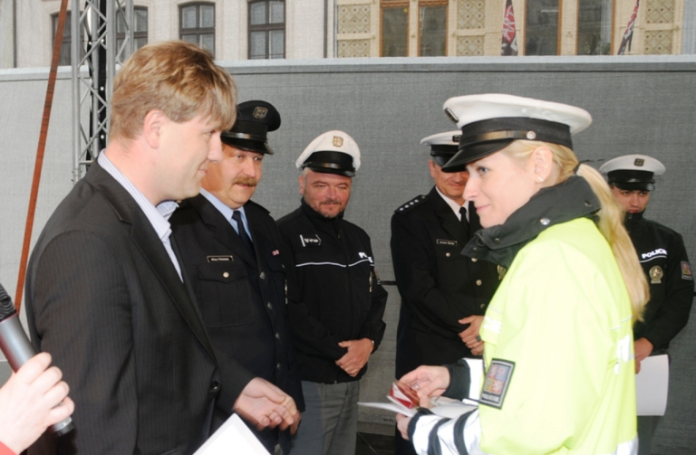 Dopravní policisté řídili křižovatku &amp;#8222;ručně&amp;#8220; a  řidiči tápali