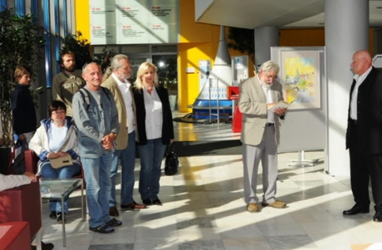 Na kraji vystavuje malíř Josef Zíka kresby obrazy a kresby