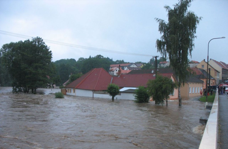 Pomoc městysi Strunkovice nad Blanicí po povodních  