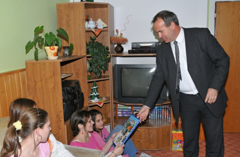 Hejtman Libereckého kraje přivítal společně s dětmi z dětských domovů advent