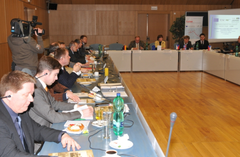 Jednání se zúčastnili zástupci všech zúčastněných organizací podílejících se na projektu, vyjma polské strany.