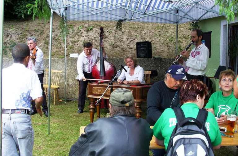 Cimbálová muzika Dušana Kotlára dokázala myslivce i hosty pořádně rozparádit.