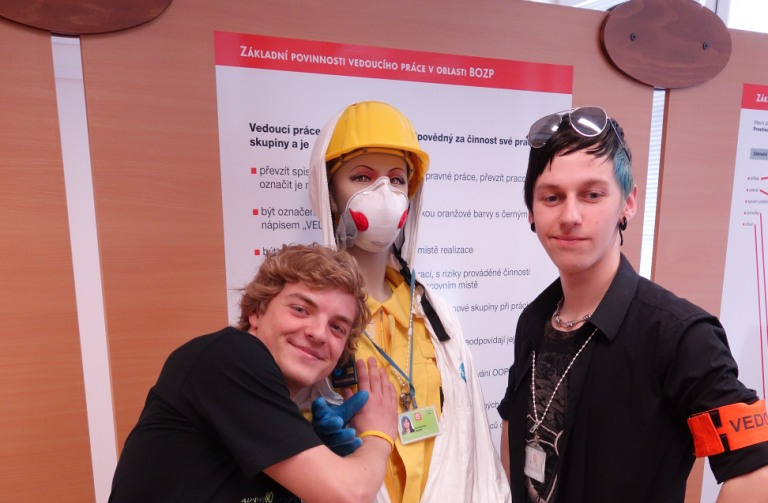 Studenti SPŠSE Liberec (zleva) Justl a zelenka