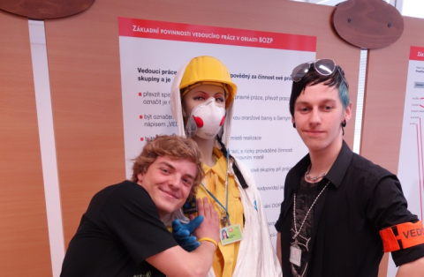Studenti SPŠSE Liberec (zleva) Justl a zelenka
