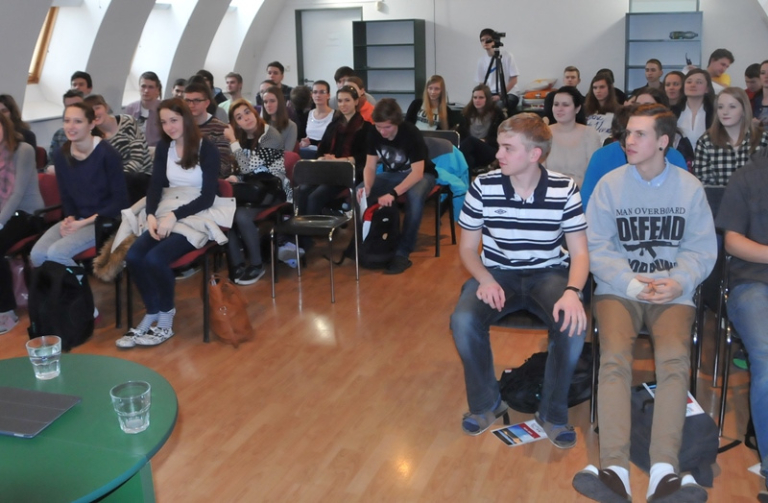 Účastníci besedy 2.A a 3. B.