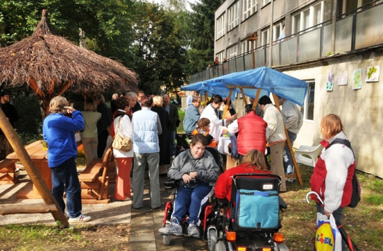 Občanské sdružení D.R.A.K. zahájilo projekt Centrum ucelené rehabilitace pro rodiny s dětmi do 18 let D.R.A.K.  