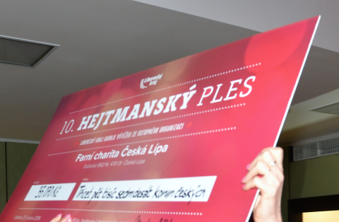 Šek na 35 070 Kč z plesu