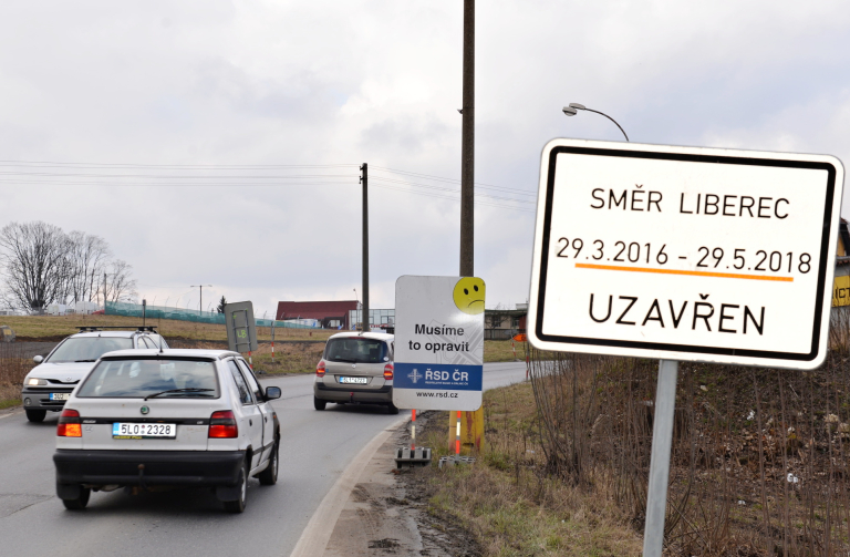 Fakta o úplné uzavírce silnice mezi jabloneckým Lukášovem a libereckými Kunraticemi
