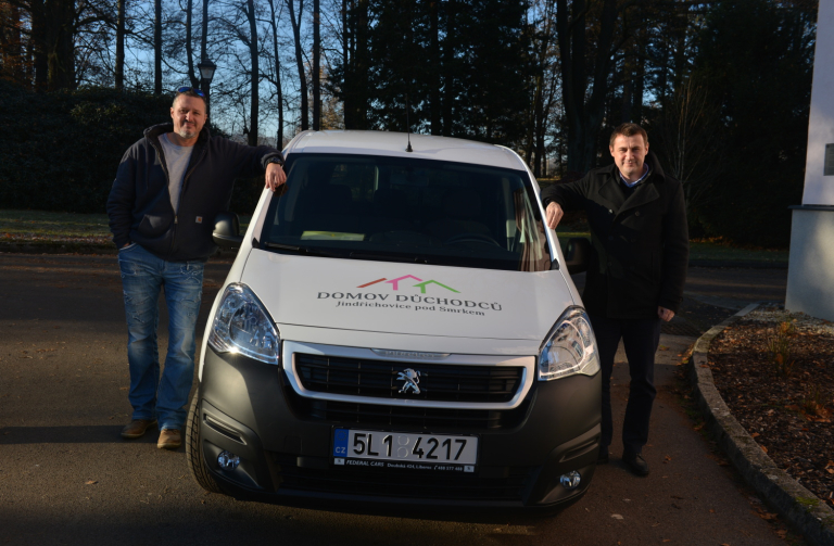 V jindřichovickém domově důchodců jezdí elektromobilem