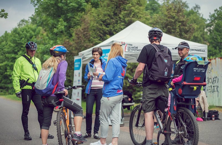 Projekt „Na kole jen s přilbou“ zavítá na libereckou cyklostezku