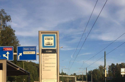 Zastávka veřejné dopravy U Lomu v Liberci bude moderně vybavena, kraj na nový infopanel přispěje 70.000 Kč