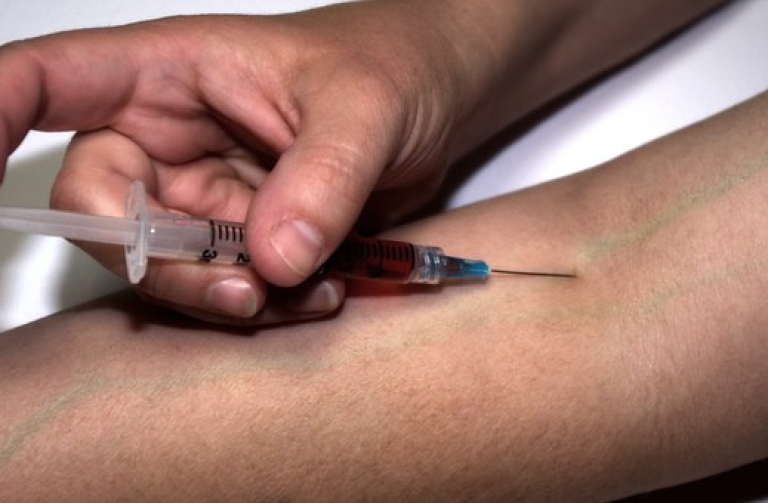 injecting-519389__340