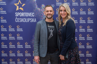 Vlajka Libereckého kraje symbolizuje na radnici v Chrastavě spolupráci a solidaritu obcí a měst našeho regionu 