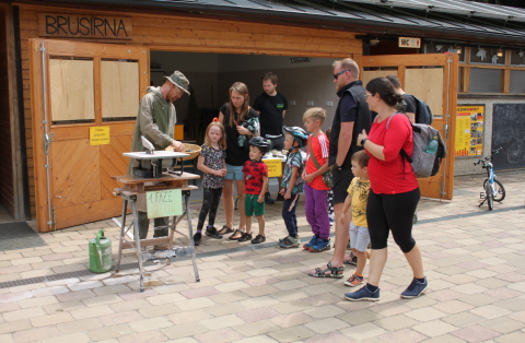 Den Geoparku 2023 rezani achatu a expozice hornin